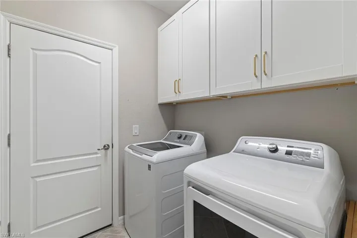1526  Santiago  CIR, Naples, FL 34113