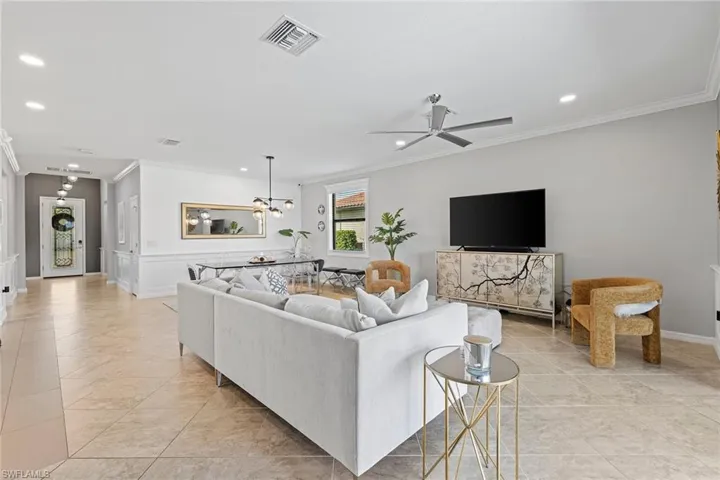 1526  Santiago  CIR, Naples, FL 34113
