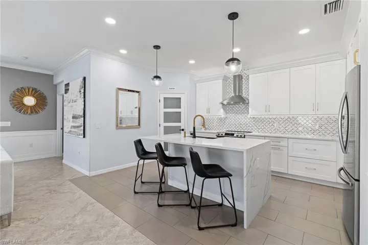 1526  Santiago  CIR, Naples, FL 34113