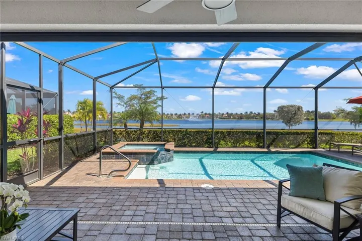 1526  Santiago  CIR, Naples, FL 34113