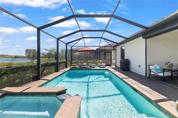 1526  Santiago  CIR, Naples, FL 34113