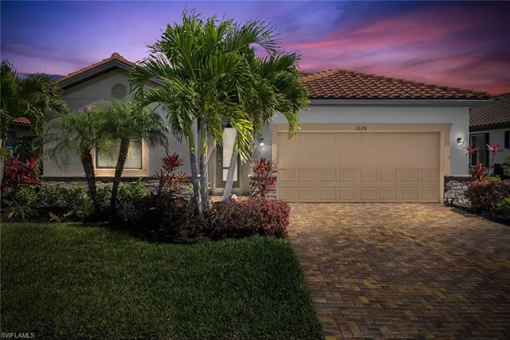 1526  Santiago  CIR, Naples, FL 34113