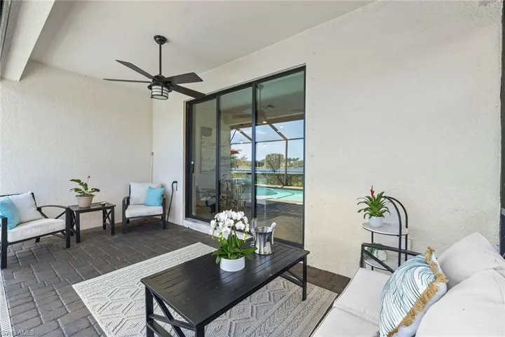1526  Santiago  CIR, Naples, FL 34113