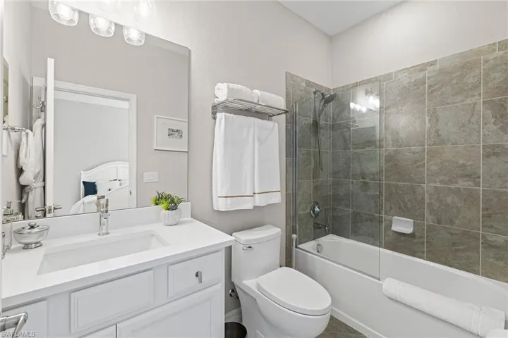 1526  Santiago  CIR, Naples, FL 34113