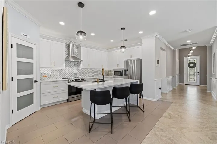 1526  Santiago  CIR, Naples, FL 34113