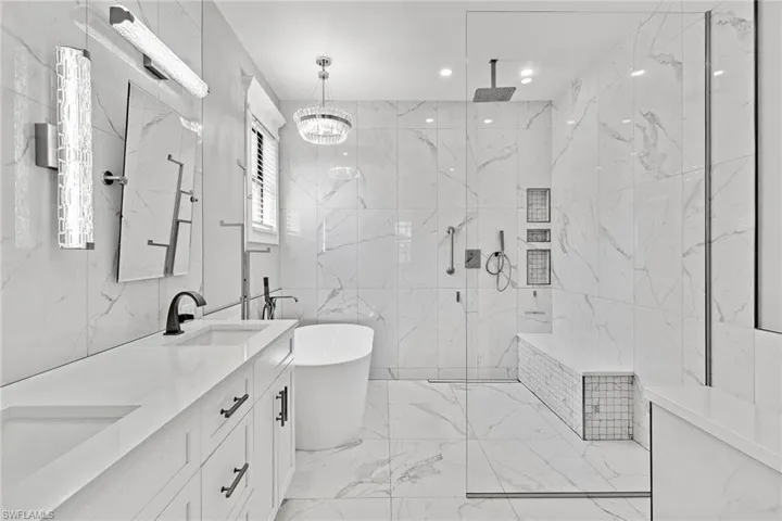 1526  Santiago  CIR, Naples, FL 34113