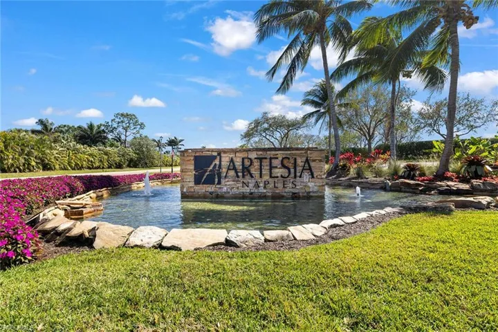 1526  Santiago  CIR, Naples, FL 34113
