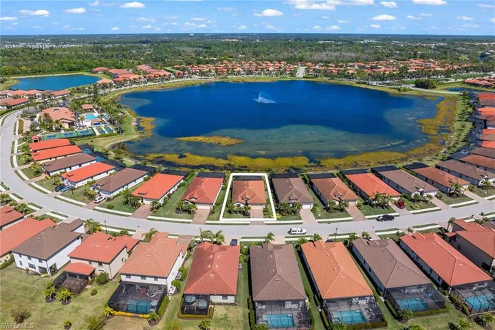 1526  Santiago  CIR, Naples, FL 34113