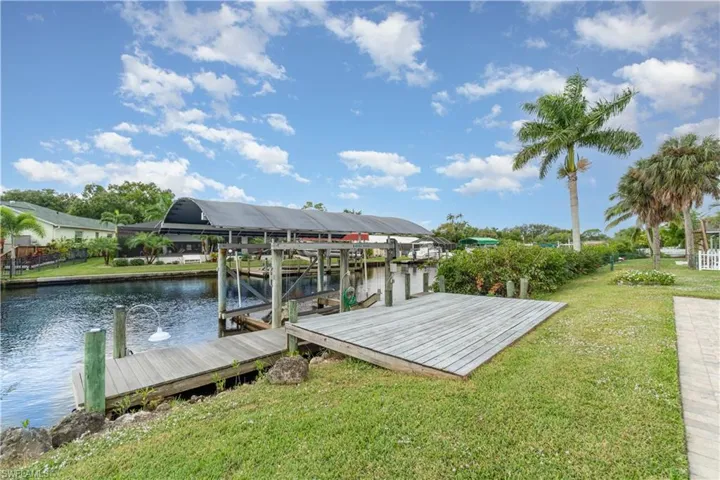 & 12,000lb boat lift