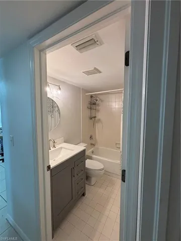 2103 Tama Cir 2, Naples, Florida 34112