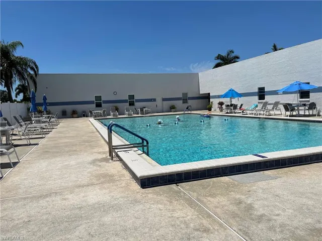 6839  Sandtrap  DR, Fort Myers, FL 33919