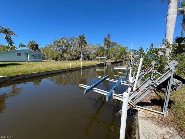 Waterfront & Boat Lift