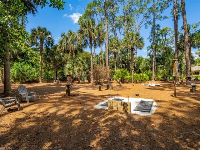 Horseshoe & Corn Hole Pit, features lighting too