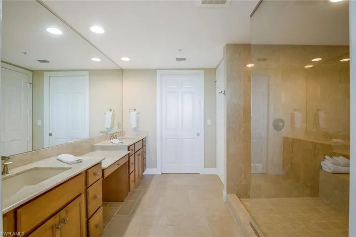 275 Indies Way 1205, Naples, Florida 34110