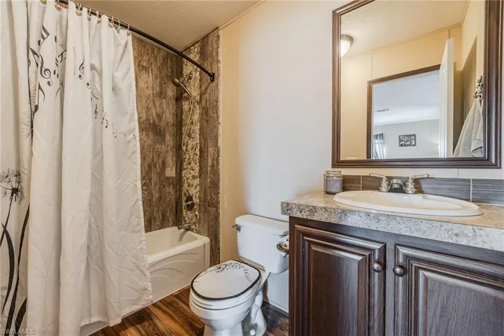 10491  Deal  RD, North Fort Myers, FL 33917