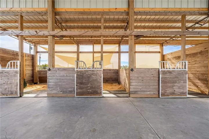 10491  Deal  RD, North Fort Myers, FL 33917