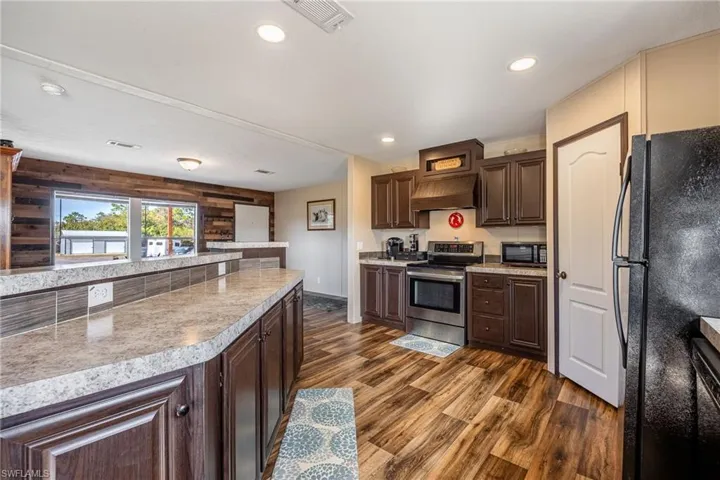 10491  Deal  RD, North Fort Myers, FL 33917