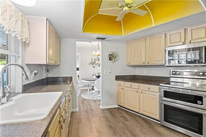 Functional kitchen ideal for everyday meals and entertaining guests.