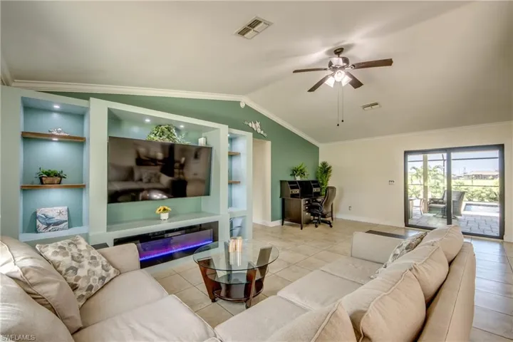 Vaulted ceilings for a light and open feel