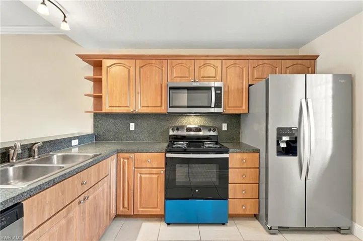 1227 Se 23rd Pl 2, Cape Coral, Florida 33990