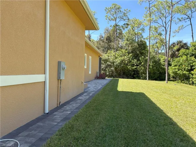 View of grassy yard