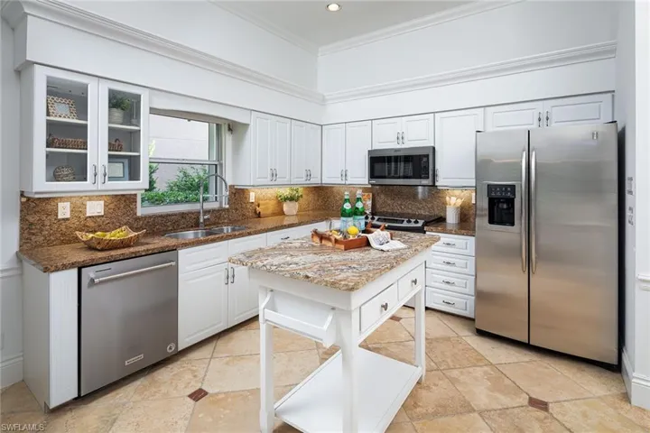 7645  San Sebastian  WAY, Naples, FL 34109