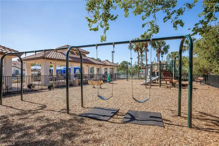 7645  San Sebastian  WAY, Naples, FL 34109