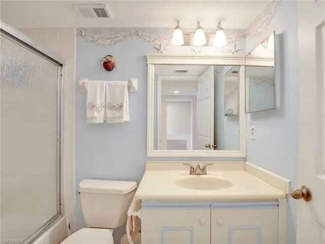 Guest bathroom with tub/shower combination
