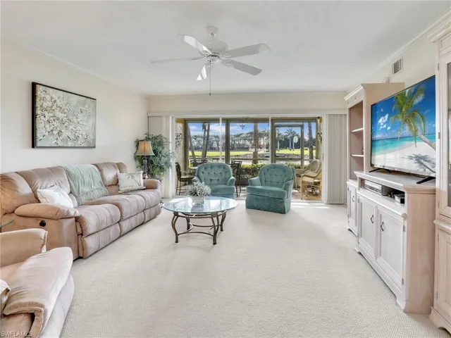 Living area with sliders to the lanai