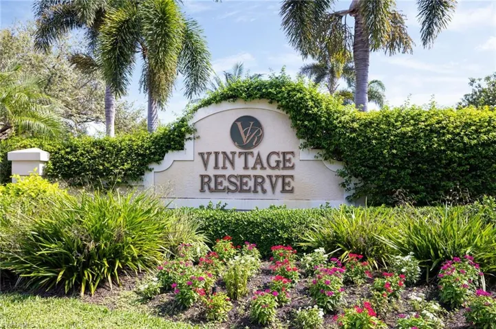 673  Vintage Reserve  CIR, Naples, FL 34119