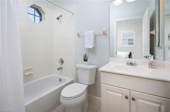 673  Vintage Reserve  CIR, Naples, FL 34119