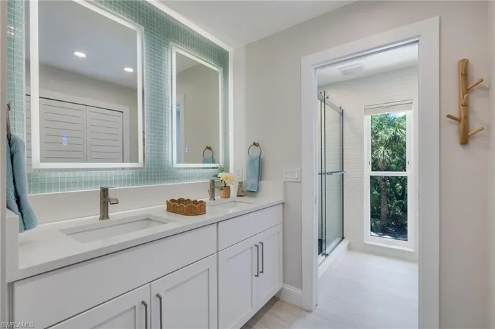 992 Fish Crow Rd, Sanibel, Florida 33957