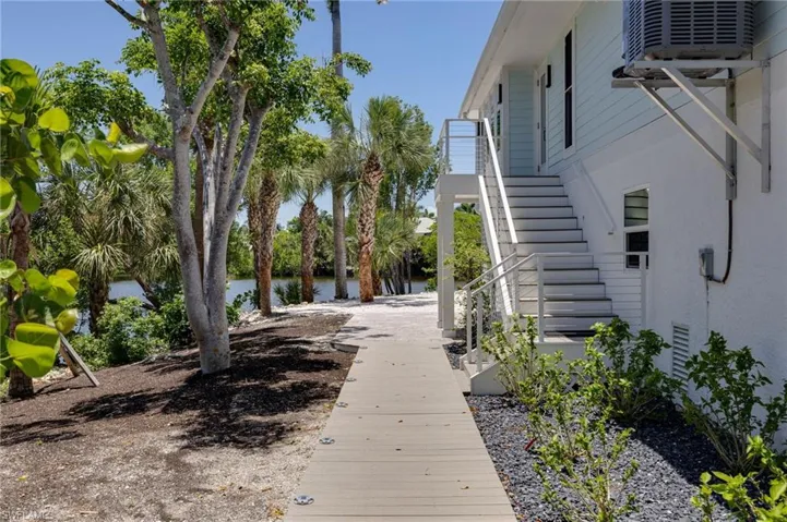 992 Fish Crow Rd, Sanibel, Florida 33957