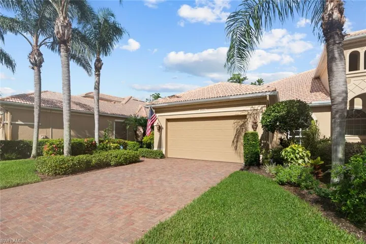 Attractive attached villa home located a short walk to clubhouse
