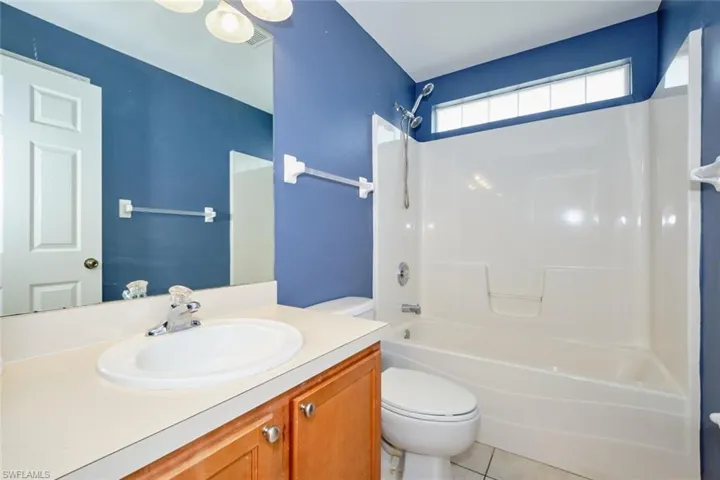 2nd bath w/tub/shower