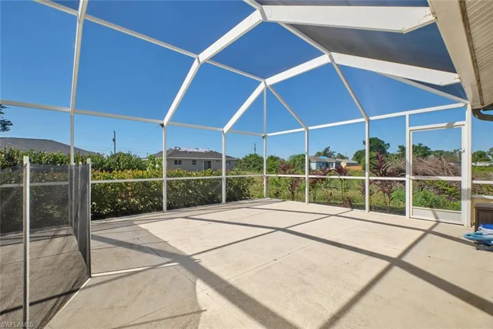 Xtra Oversized Screened Patio