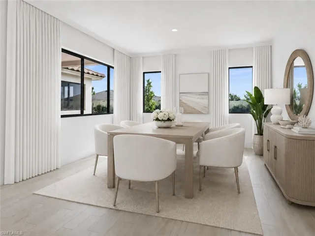 VIRTUALLY STAGED DINING ROOM