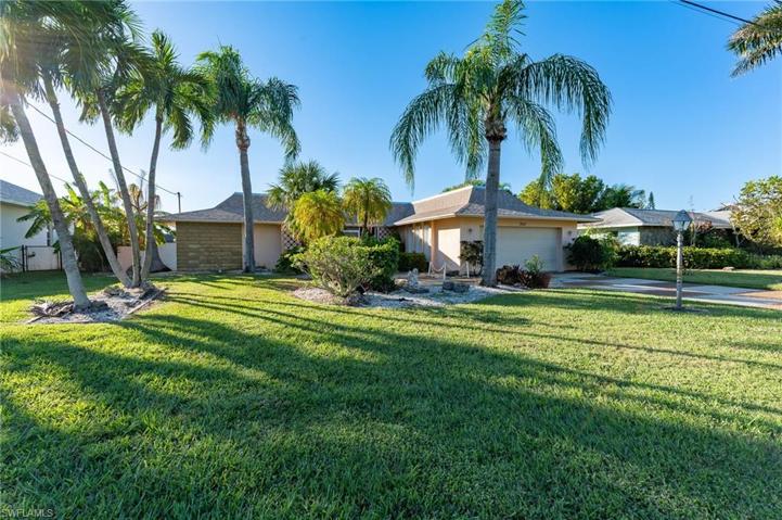 Mature Palm Trees top off the Tropical Landscaping.