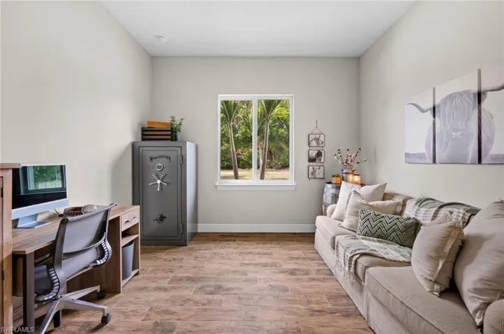 Den/office/optional 4th bedroom