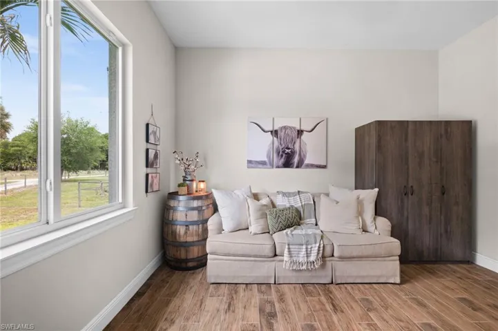 Den/office/optional 4th bedroom
