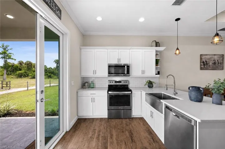 1960 Moulder Dr, Naples, Florida 34120