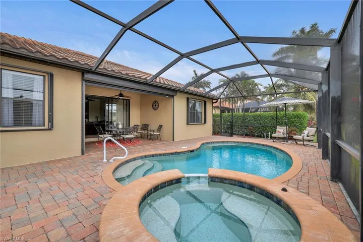 3824  Ruby  WAY, Naples, FL 34114