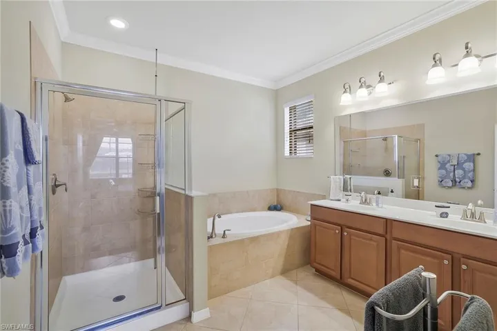 3824  Ruby  WAY, Naples, FL 34114