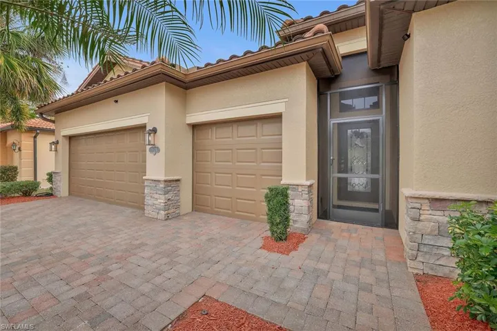 3824  Ruby  WAY, Naples, FL 34114