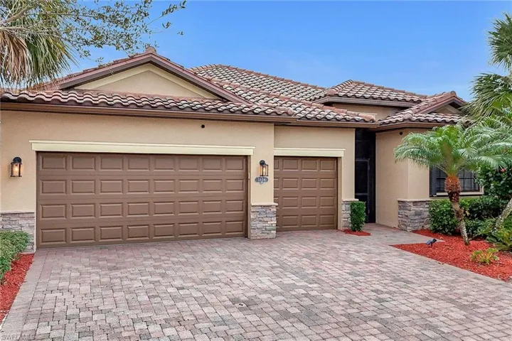 3824  Ruby  WAY, Naples, FL 34114