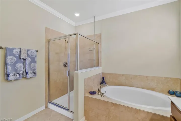 3824  Ruby  WAY, Naples, FL 34114