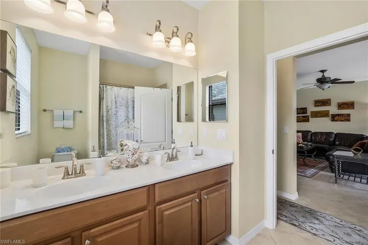 3824  Ruby  WAY, Naples, FL 34114