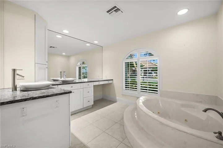 544  Roma  CT, Naples, FL 34110
