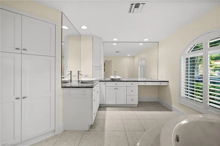 544  Roma  CT, Naples, FL 34110