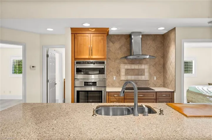 544  Roma  CT, Naples, FL 34110